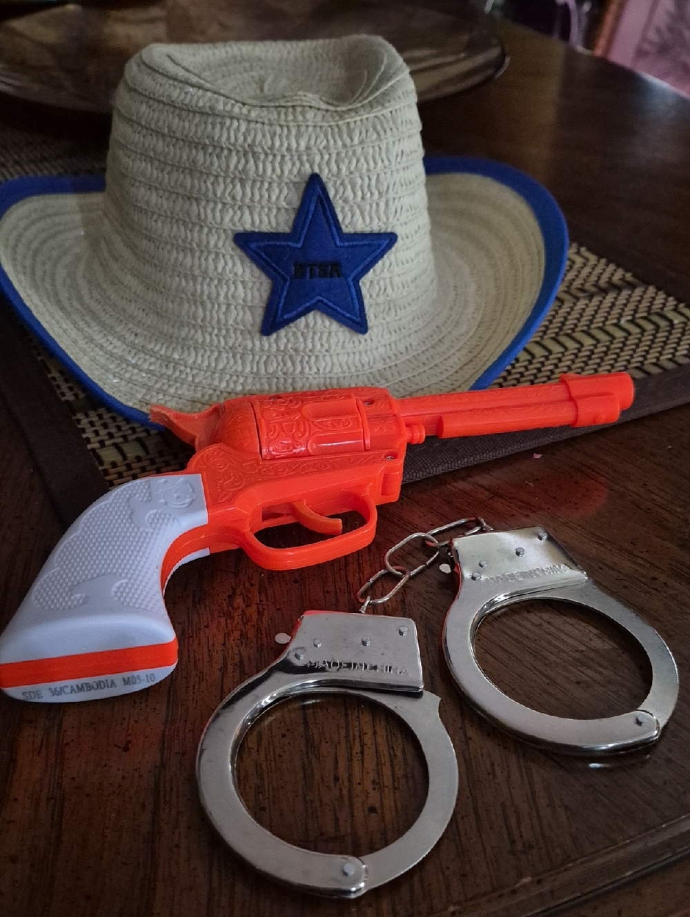 Six Shooter Cap Gun And Accessories